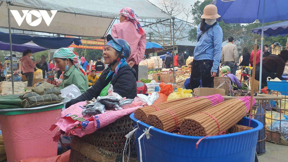 Đến với phiên chợ vùng cao đa văn hóa ở thành phố Lào Cai